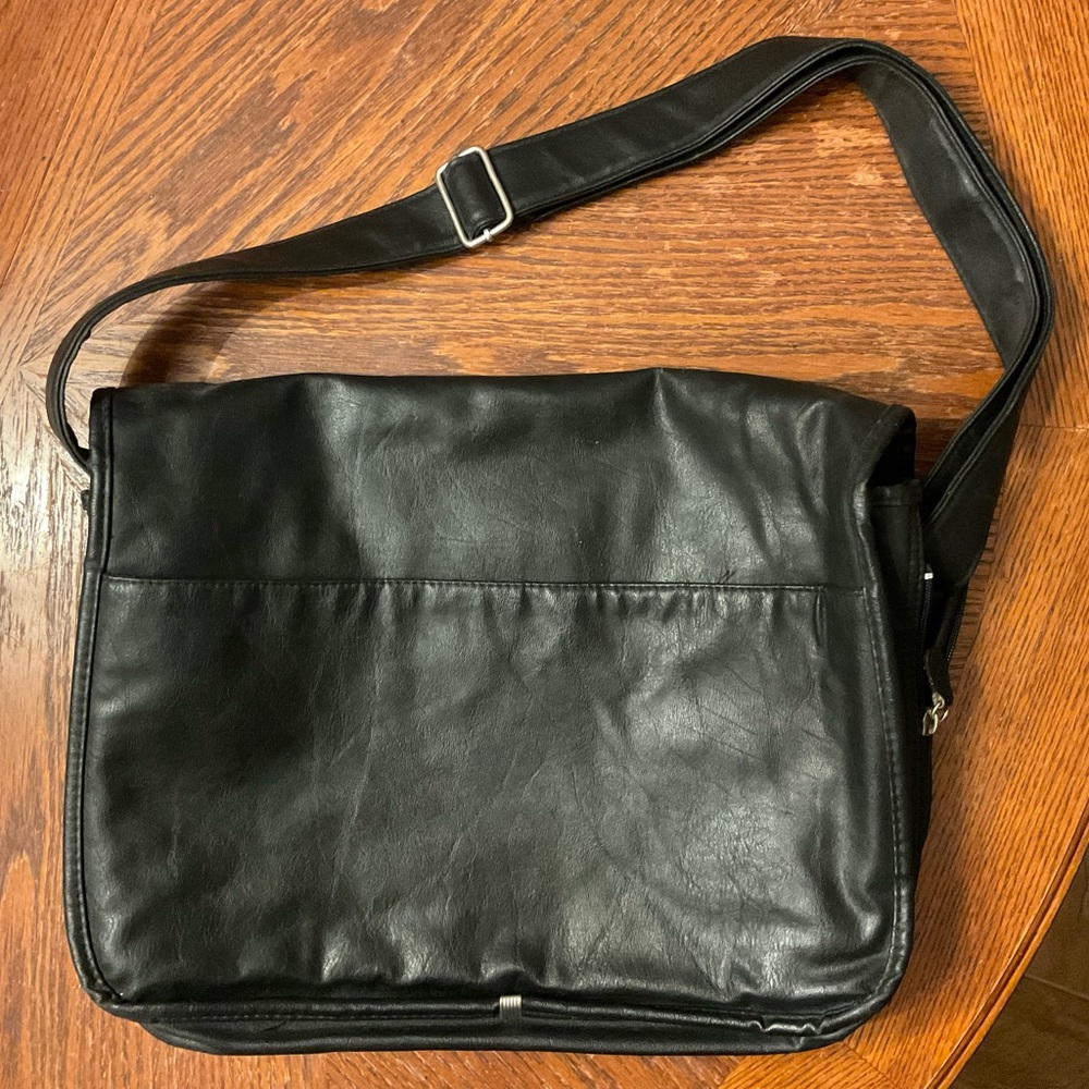 Multi Pocket Durable Vegan Faux Leather Silver Hardware Active Cary Bag!